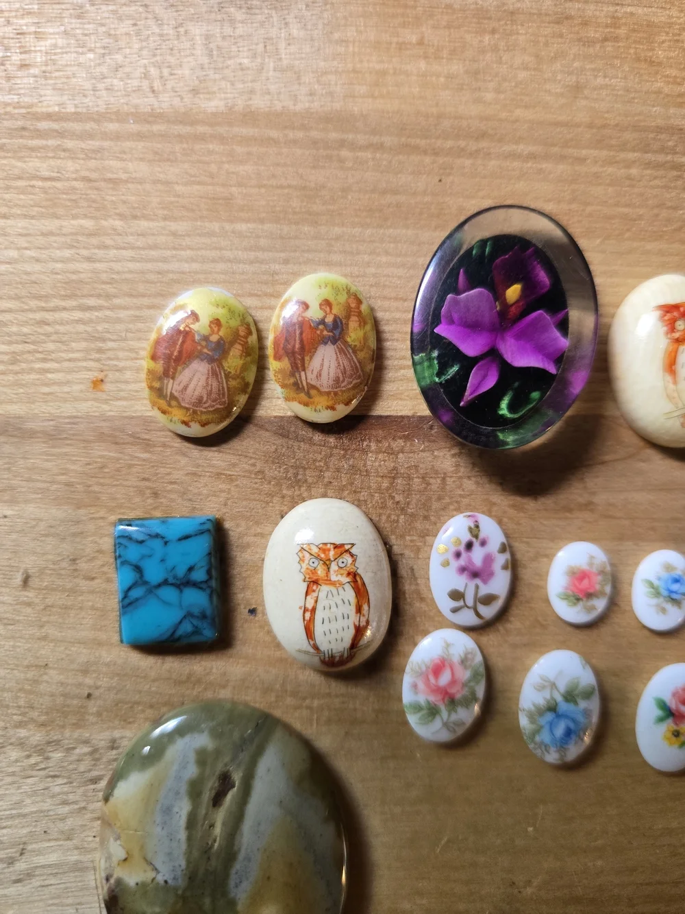 Lot Of 15 Small Cameo Jewlery Loose Pendents